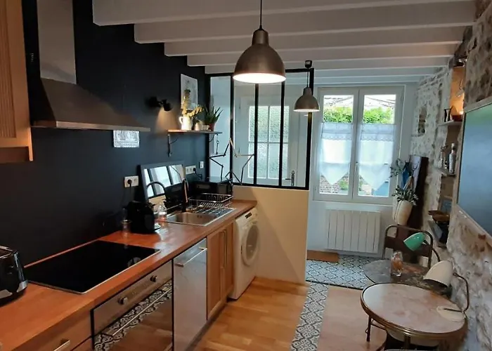 -maison Entière -balancoire En Intérieur-parking Privé -coeur Historique -la Clef De