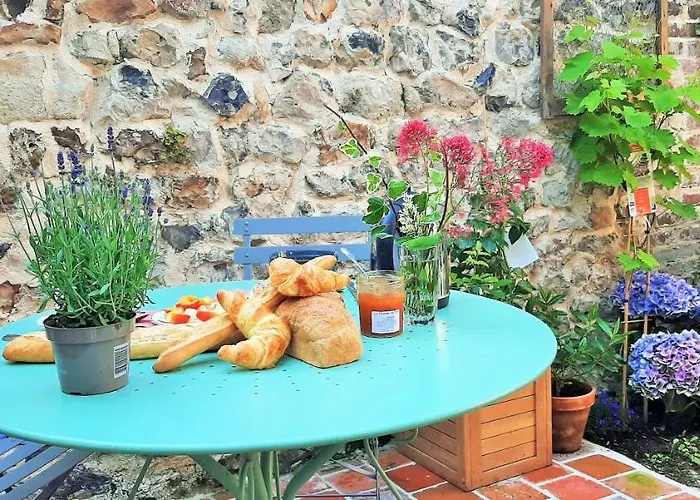 -maison Entière -balancoire En Intérieur-parking Privé -coeur Historique -la Clef De