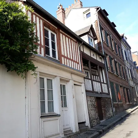 -parking Prive -maison Entiere -balancoire En Interieur-coeur Historique -la Clef De *